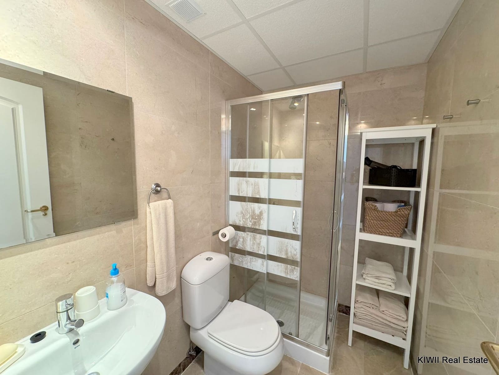 2 bedroom Apartment for sale in La Duquesa / Puerto de la Duquesa with pool garage - € 235,000 (Ref: 9301767)