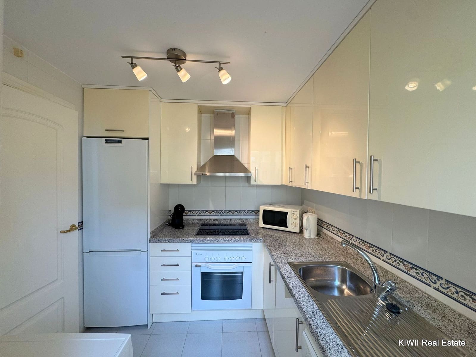 2 bedroom Apartment for sale in La Duquesa / Puerto de la Duquesa with pool garage - € 235,000 (Ref: 9301767)