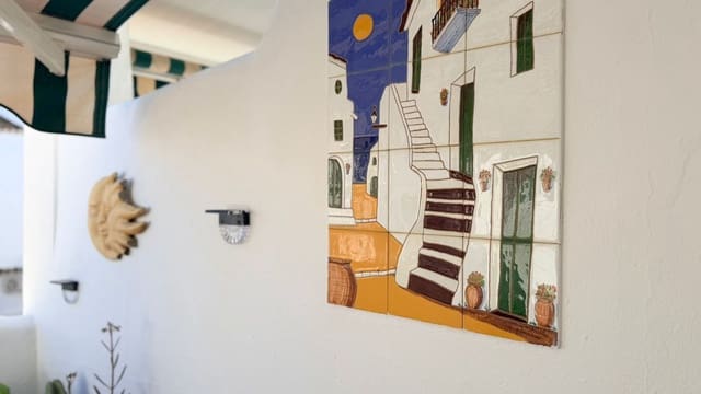 Studio for sale in La Duquesa / Puerto de la Duquesa, Manilva with pool - € 199,000 (Ref: 9464844)