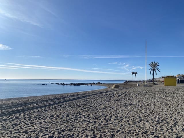 Studio na sprzedaż w Manilva z basenem - 199 000 € (Ref: 9493960)