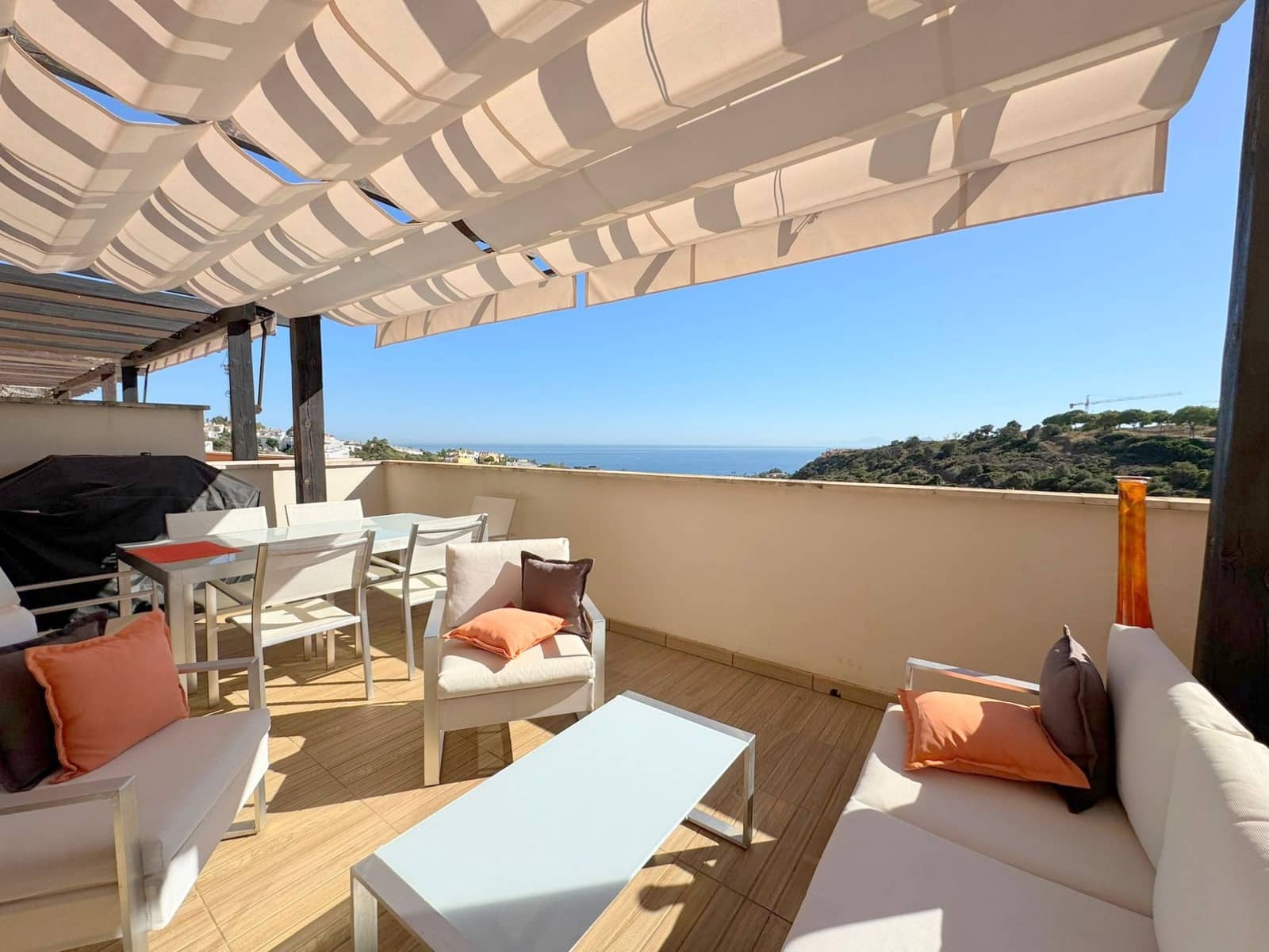 2 bedroom Penthouse for sale in Manilva with pool garage - € 310,000 (Ref: 9496920)