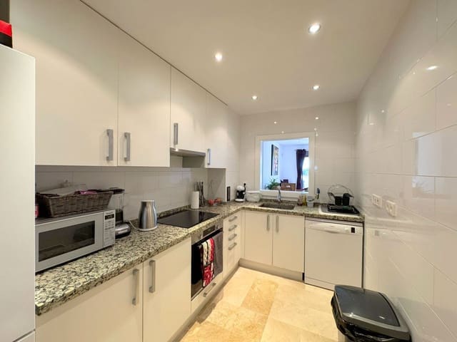 2 soveværelse Penthouse til salg i Manilva med swimmingpool garage - € 310.000 (Ref: 9496920)