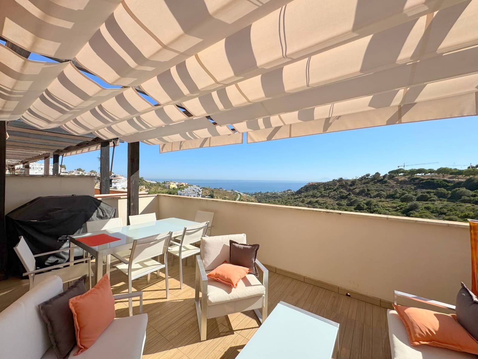 2 bedroom Penthouse for sale in Manilva with pool garage - € 310,000 (Ref: 9496920)