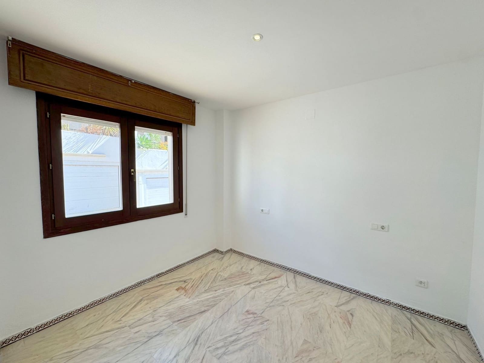 4 bedroom Townhouse for sale in La Duquesa / Puerto de la Duquesa with pool garage - € 485,000 (Ref: 9496921)