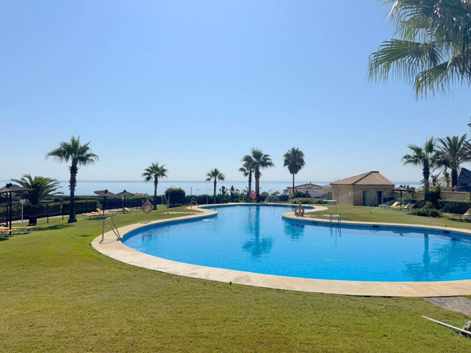 4 bedroom Townhouse for sale in La Duquesa / Puerto de la Duquesa with pool garage - € 485,000 (Ref: 9496921)