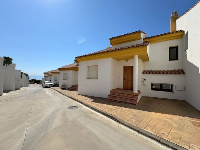 Casa de 4 habitaciones en La Duquesa / Puerto de la Duquesa, Manilva en venta con piscina garaje - 485.000 € (Ref: 9496921)