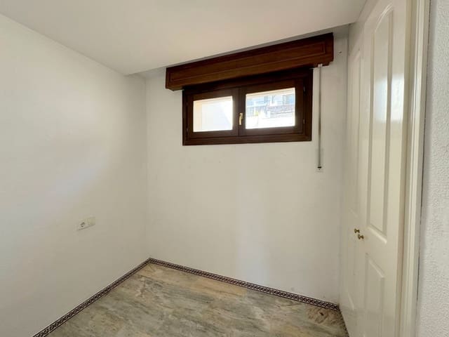 Casa de 4 habitaciones en La Duquesa / Puerto de la Duquesa, Manilva en venta con piscina garaje - 485.000 € (Ref: 9496921)