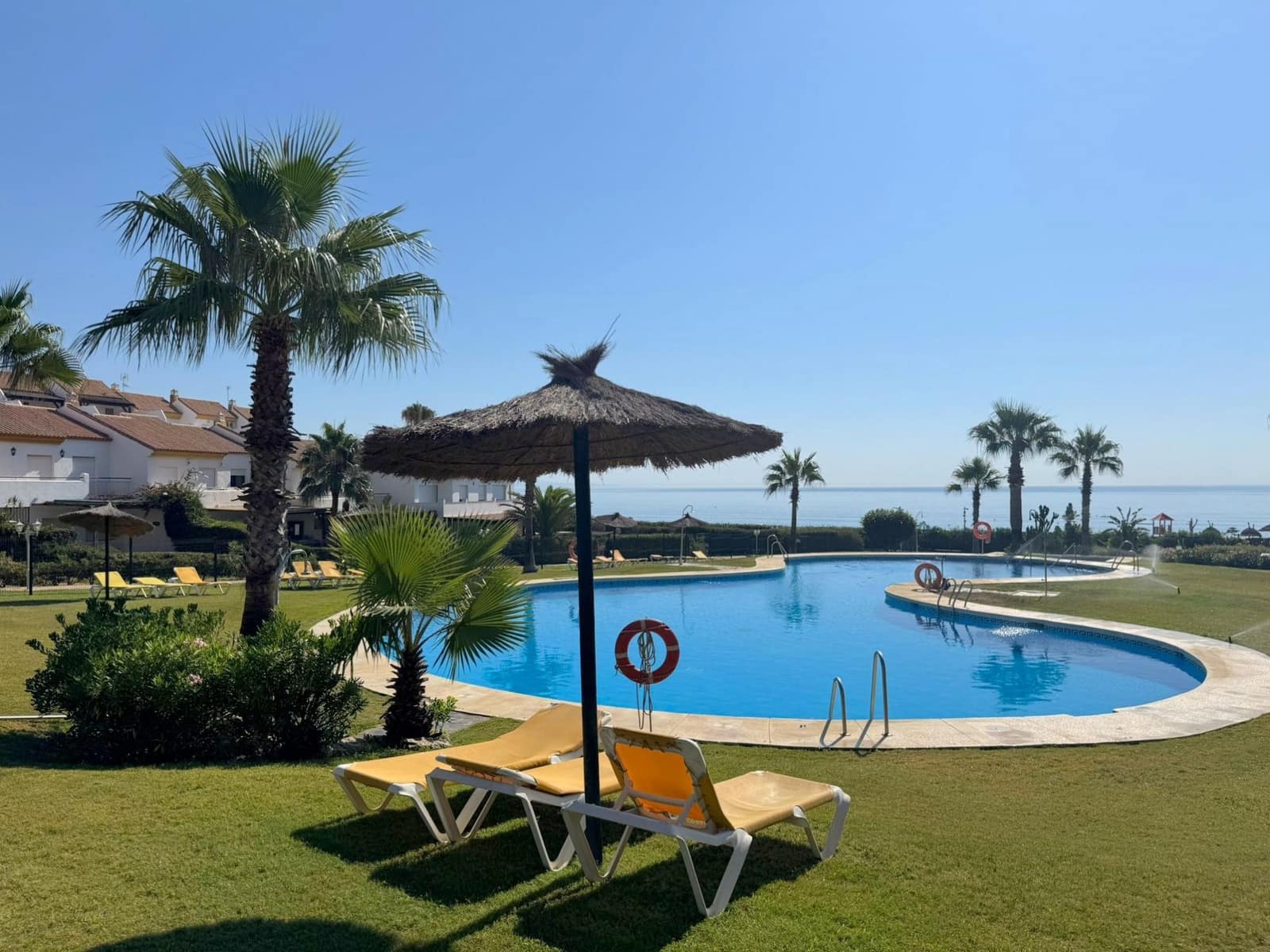 4 bedroom Townhouse for sale in La Duquesa / Puerto de la Duquesa with pool garage - € 485,000 (Ref: 9496921)