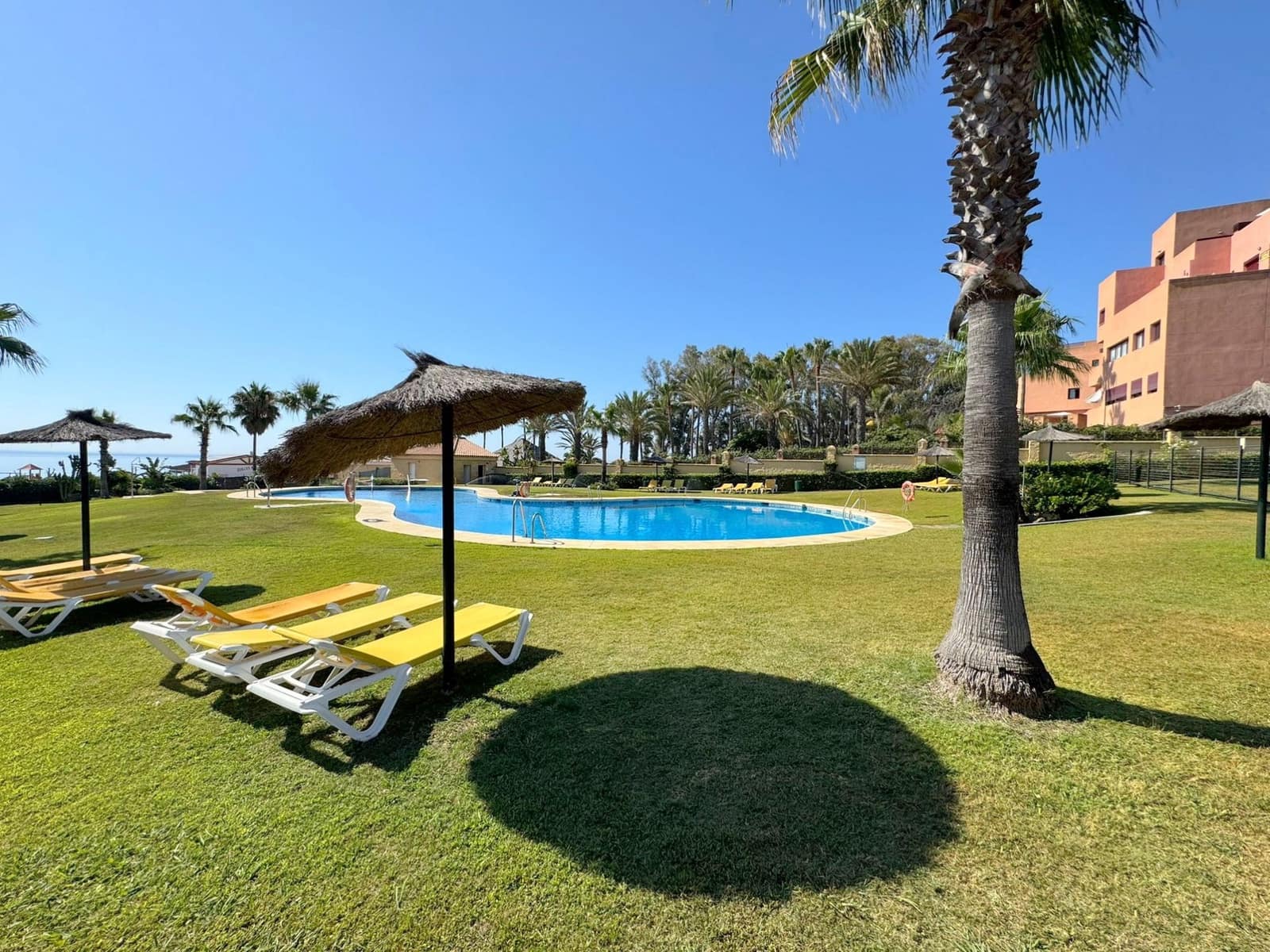 4 bedroom Townhouse for sale in La Duquesa / Puerto de la Duquesa with pool garage - € 485,000 (Ref: 9496921)