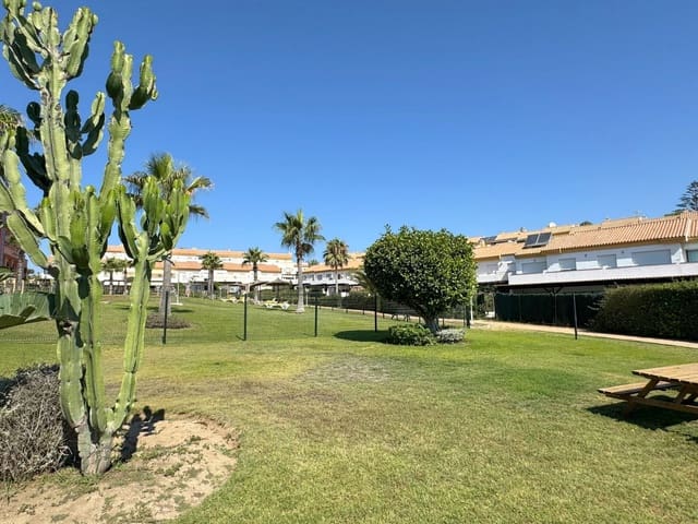 Casa de 4 habitaciones en La Duquesa / Puerto de la Duquesa, Manilva en venta con piscina garaje - 485.000 € (Ref: 9496921)