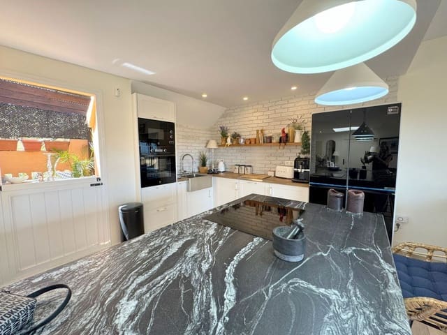 2 soveværelse Penthouse til salg i Manilva med garage - € 399.000 (Ref: 9496923)