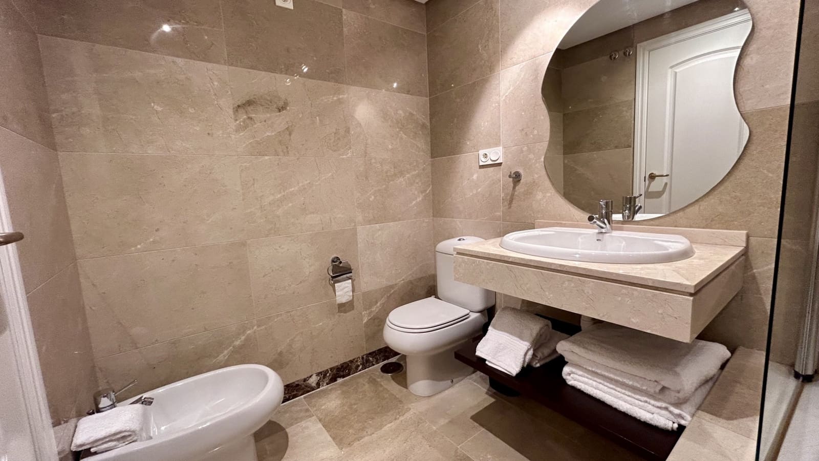 2 bedroom Apartment for sale in Manilva with pool garage - € 318,000 (Ref: 9496924)