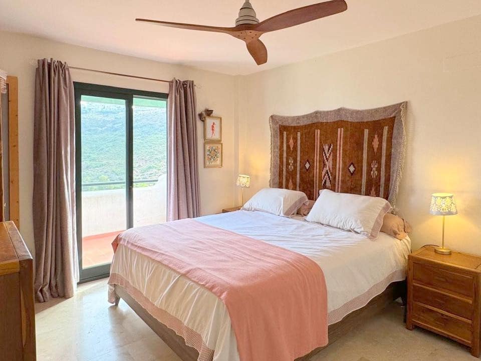 3 bedroom Semi-detached Villa for sale in La Duquesa / Puerto de la Duquesa with pool garage - € 549,000 (Ref: 9496925)