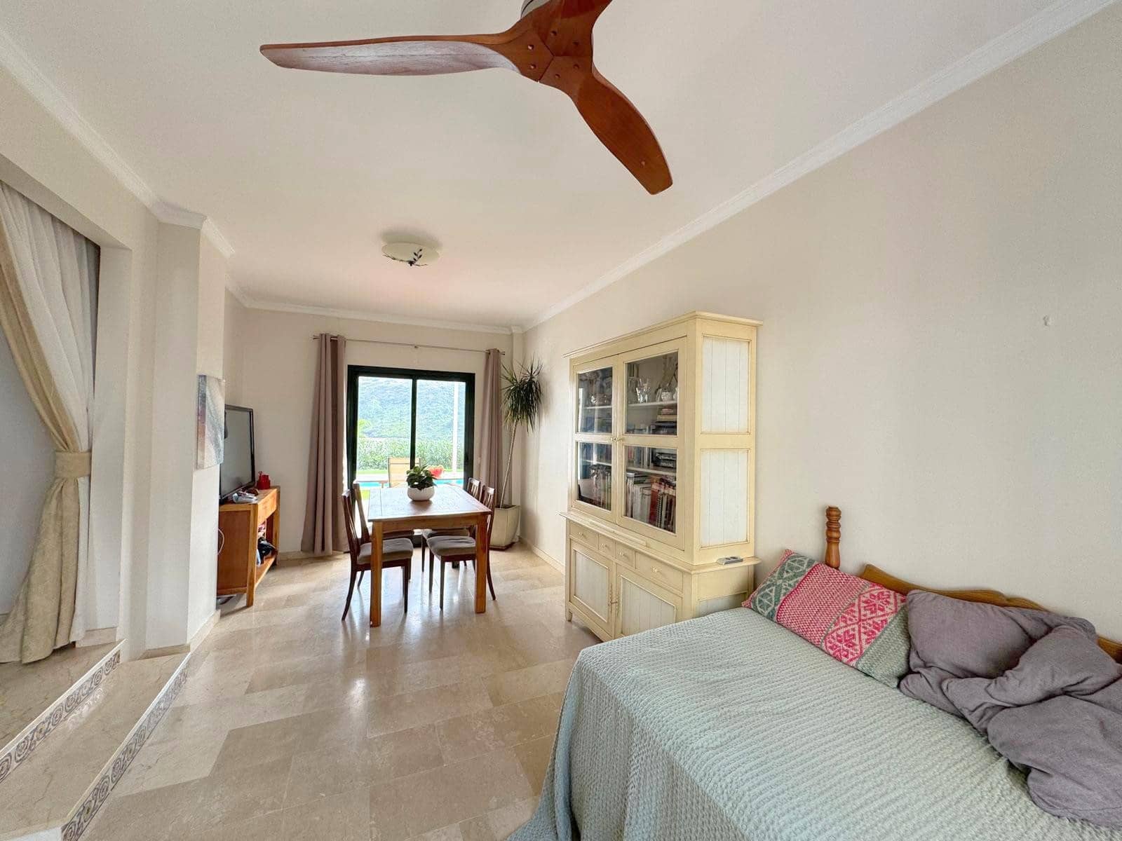 3 bedroom Semi-detached Villa for sale in La Duquesa / Puerto de la Duquesa with pool garage - € 549,000 (Ref: 9496925)