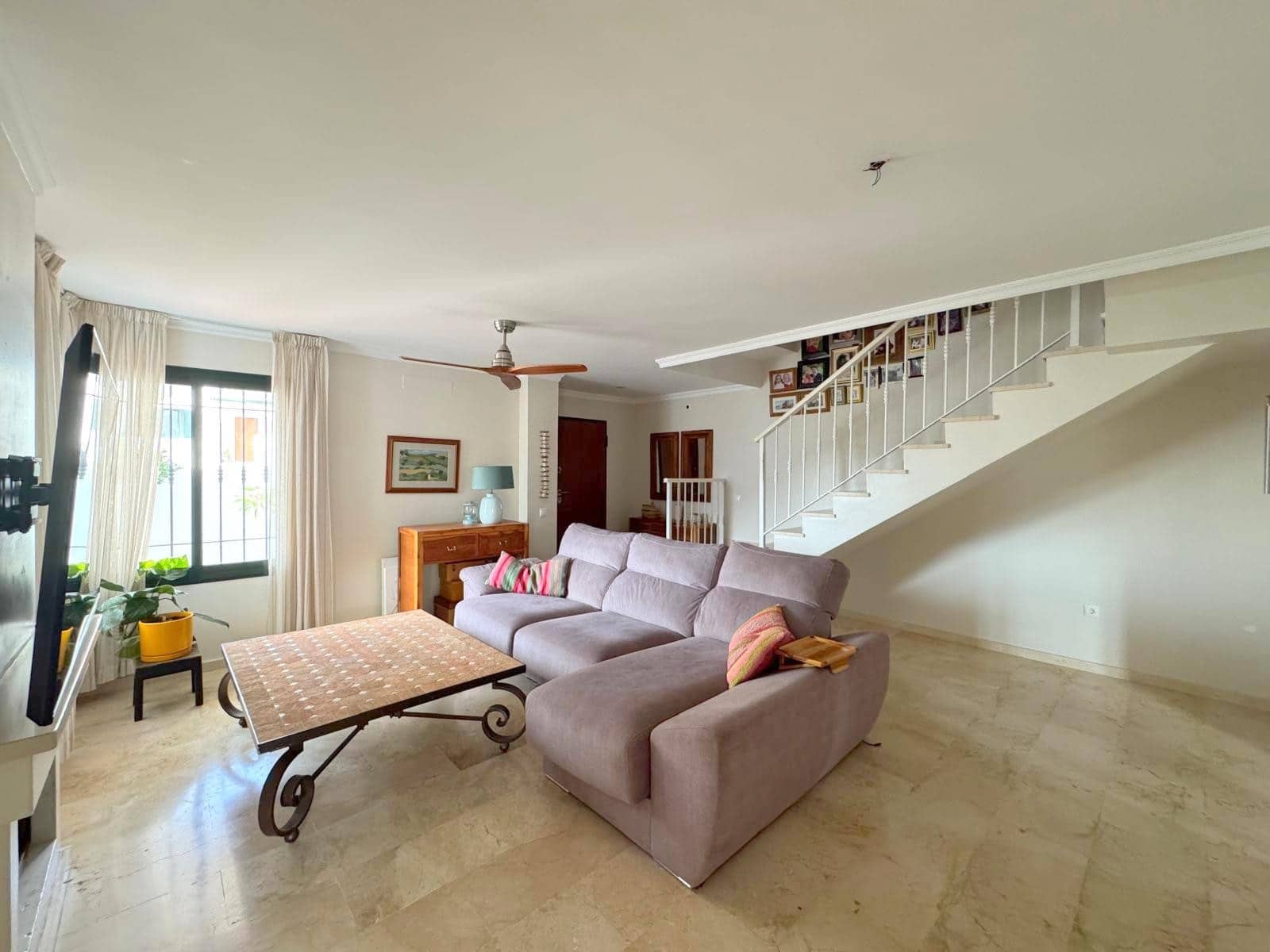 3 bedroom Semi-detached Villa for sale in La Duquesa / Puerto de la Duquesa with pool garage - € 549,000 (Ref: 9496925)