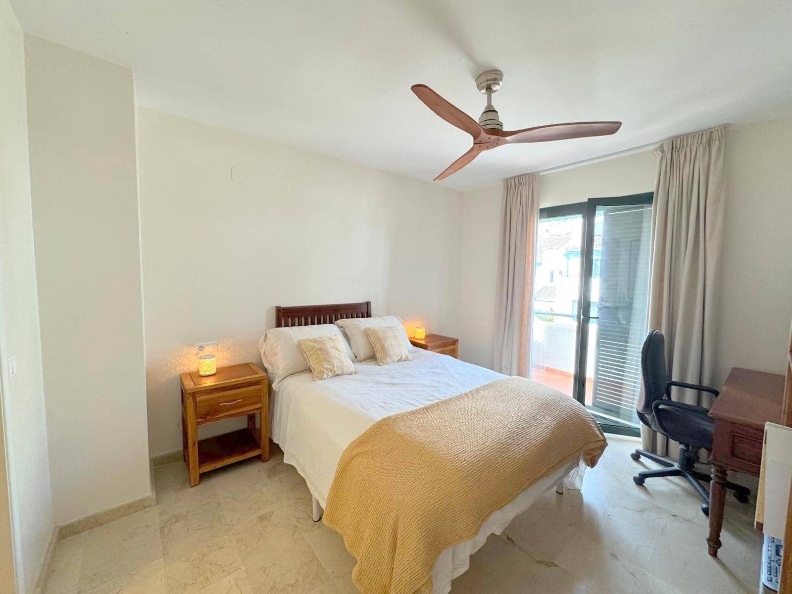 3 bedroom Semi-detached Villa for sale in La Duquesa / Puerto de la Duquesa with pool garage - € 549,000 (Ref: 9496925)