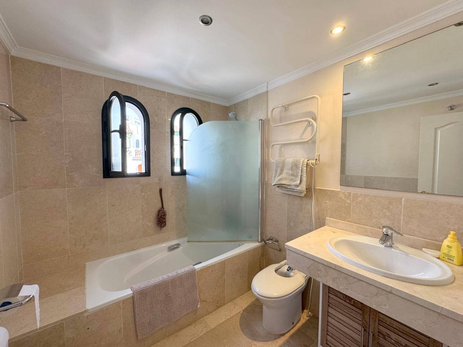 3 bedroom Semi-detached Villa for sale in La Duquesa / Puerto de la Duquesa with pool garage - € 549,000 (Ref: 9496925)