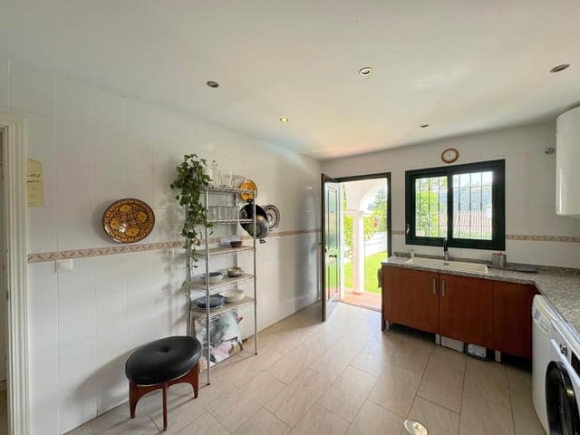 3 quarto Moradia Geminada para venda em La Duquesa / Puerto de la Duquesa, Manilva com piscina garagem - 549 000 € (Ref: 9496925)