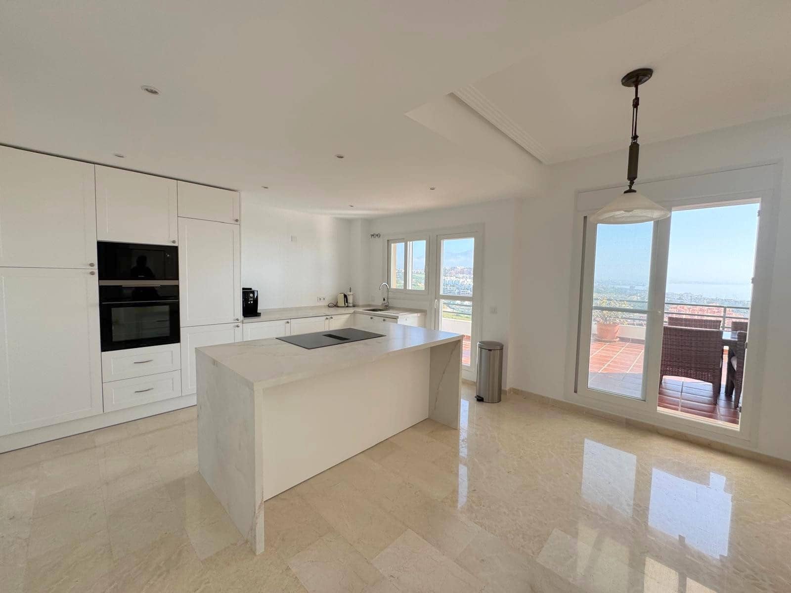 3 quarto Penthouse para venda em Manilva com garagem - 525 000 € (Ref: 9501906)