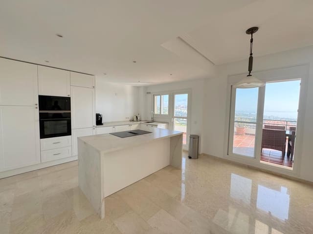 3 slaapkamer Penthouse te koop in Manilva met garage - € 525.000 (Ref: 9501906)