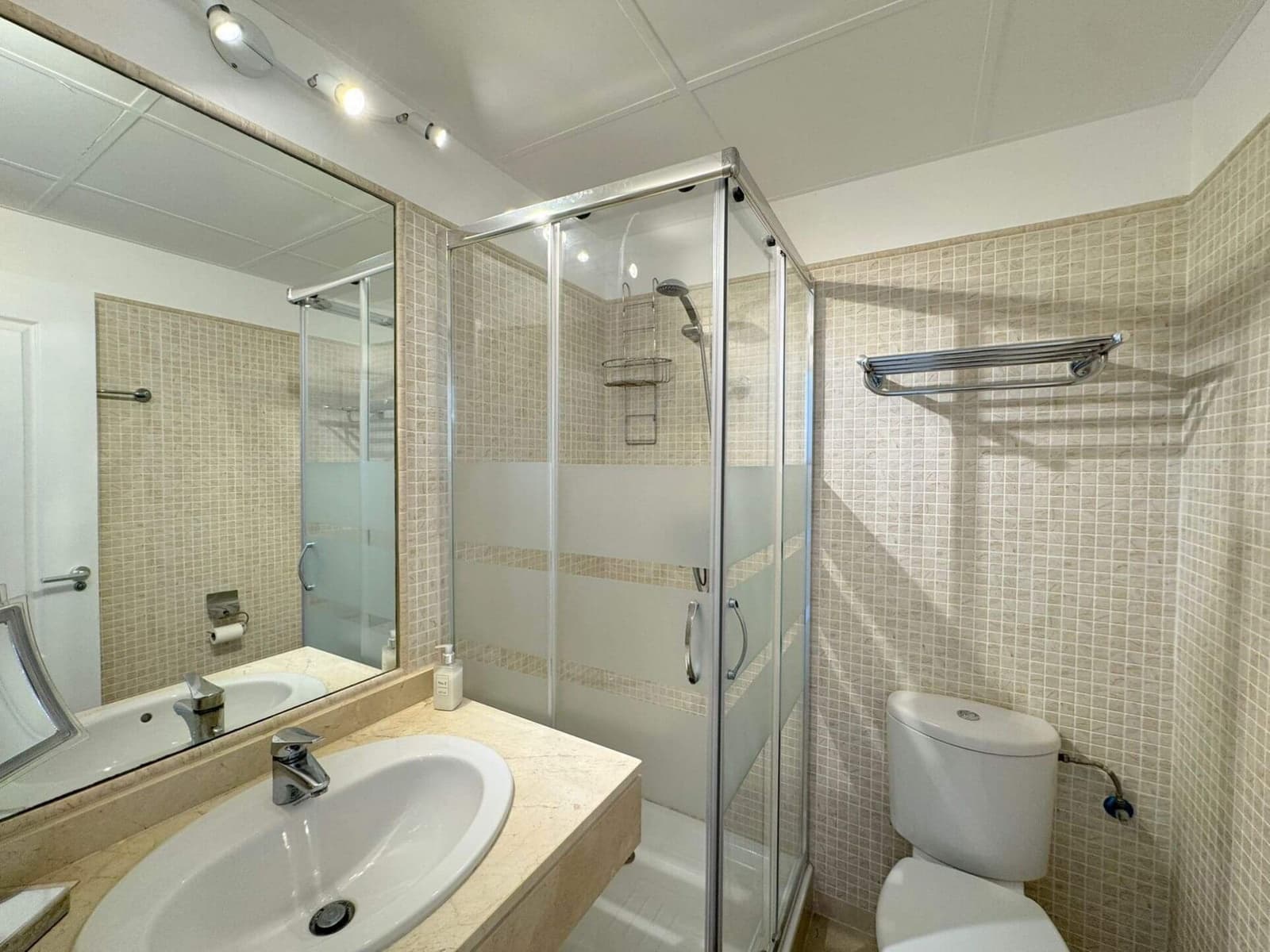 3 sovrum Takvåning till salu i La Duquesa / Puerto de la Duquesa med garage - 340 000 € (Ref: 9622331)