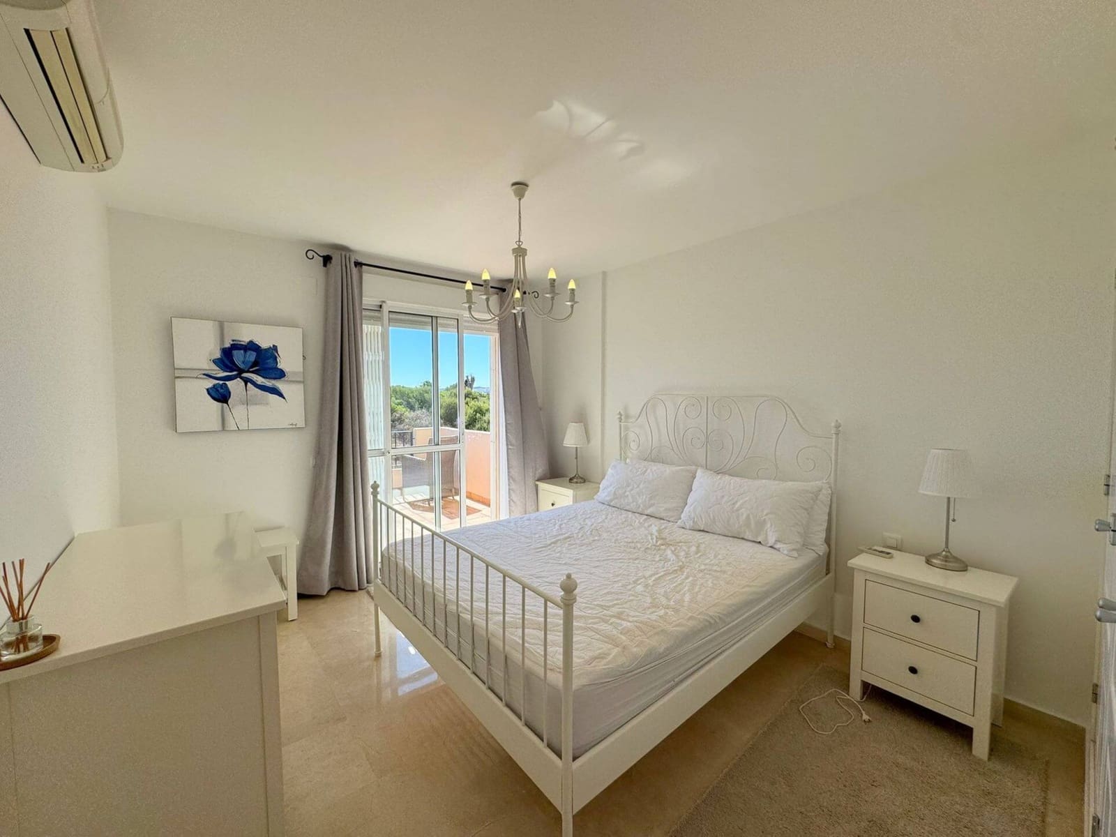 3 bedroom Penthouse for sale in La Duquesa / Puerto de la Duquesa with garage - € 340,000 (Ref: 9622331)