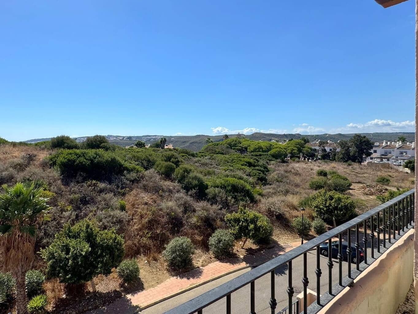 3 bedroom Penthouse for sale in La Duquesa / Puerto de la Duquesa with garage - € 340,000 (Ref: 9622331)