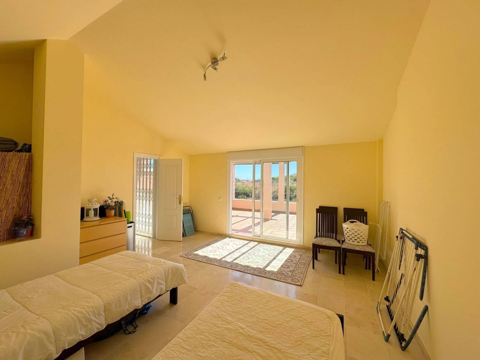 3 bedroom Penthouse for sale in La Duquesa / Puerto de la Duquesa with garage - € 340,000 (Ref: 9622331)
