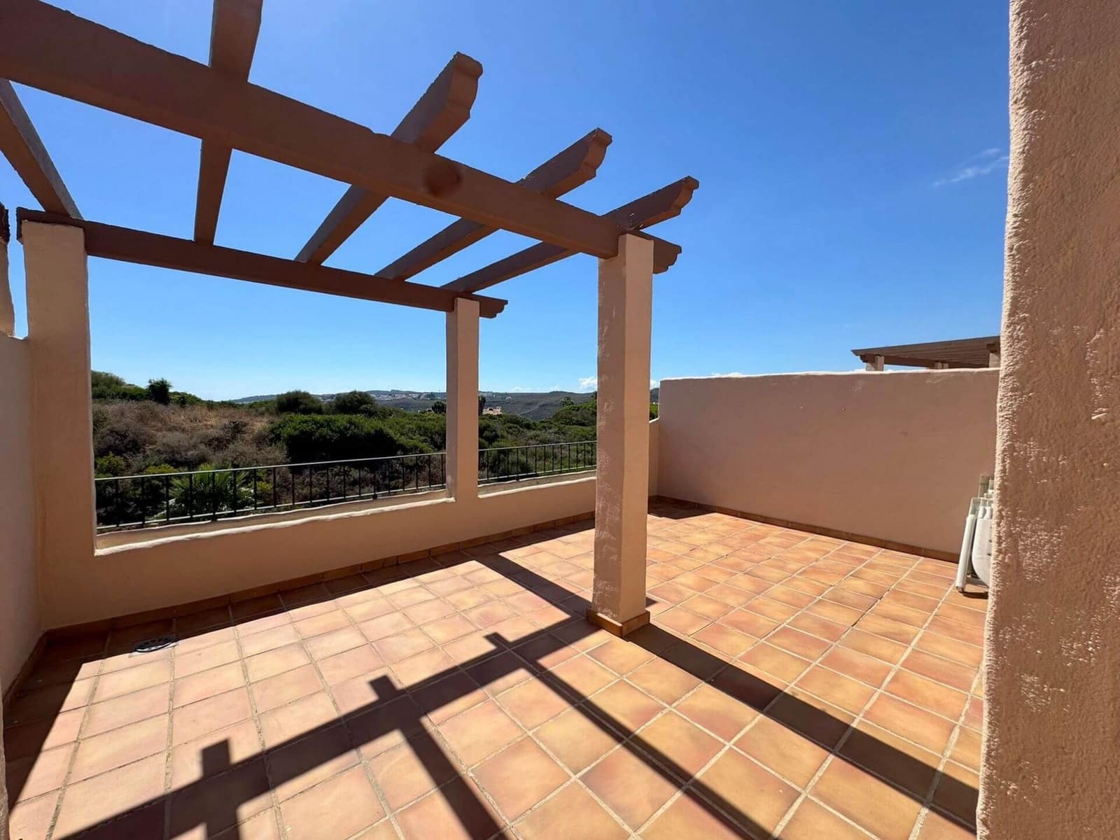 3 bedroom Penthouse for sale in La Duquesa / Puerto de la Duquesa with garage - € 340,000 (Ref: 9622331)