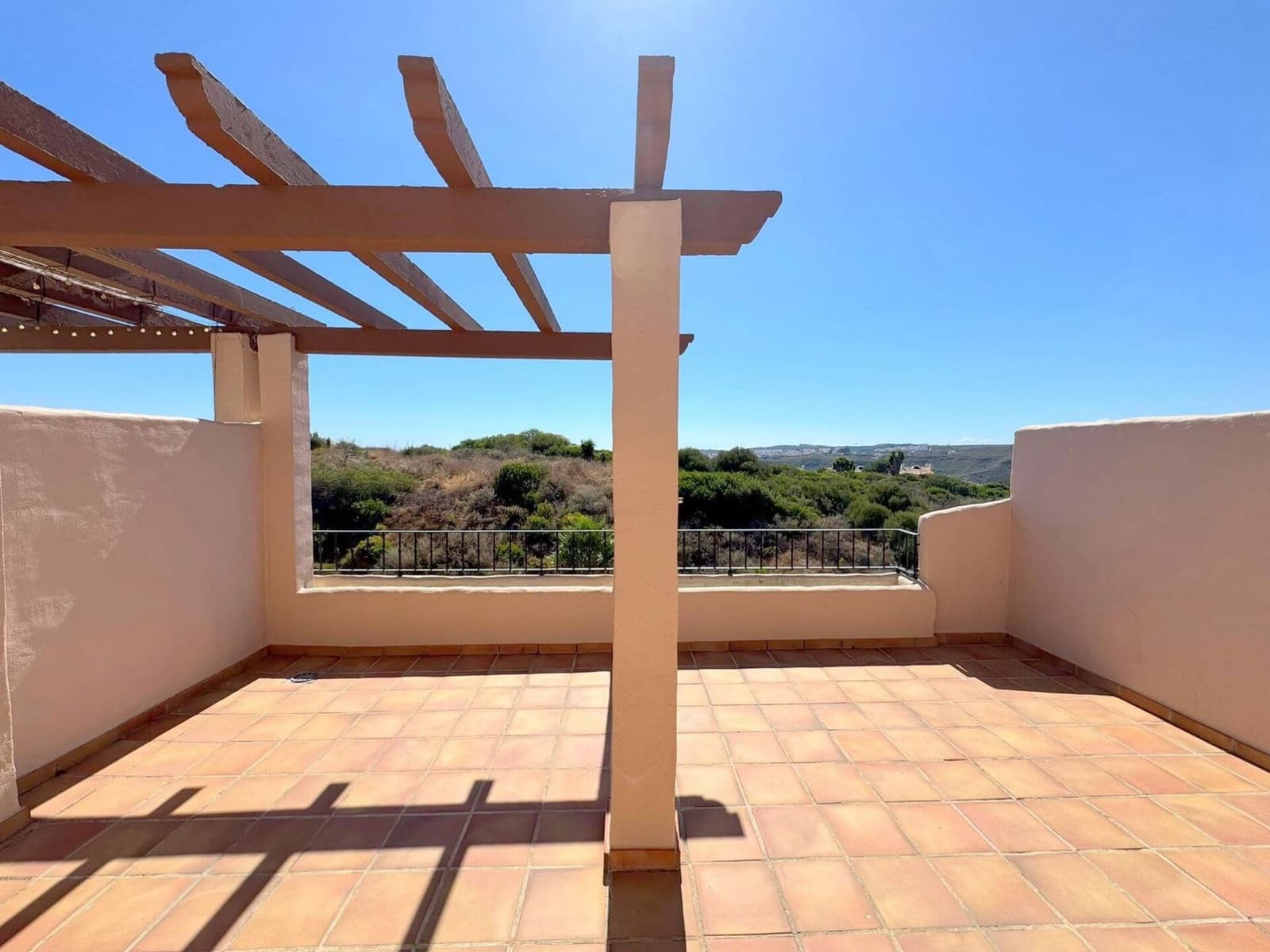 3 bedroom Penthouse for sale in La Duquesa / Puerto de la Duquesa with garage - € 340,000 (Ref: 9622331)