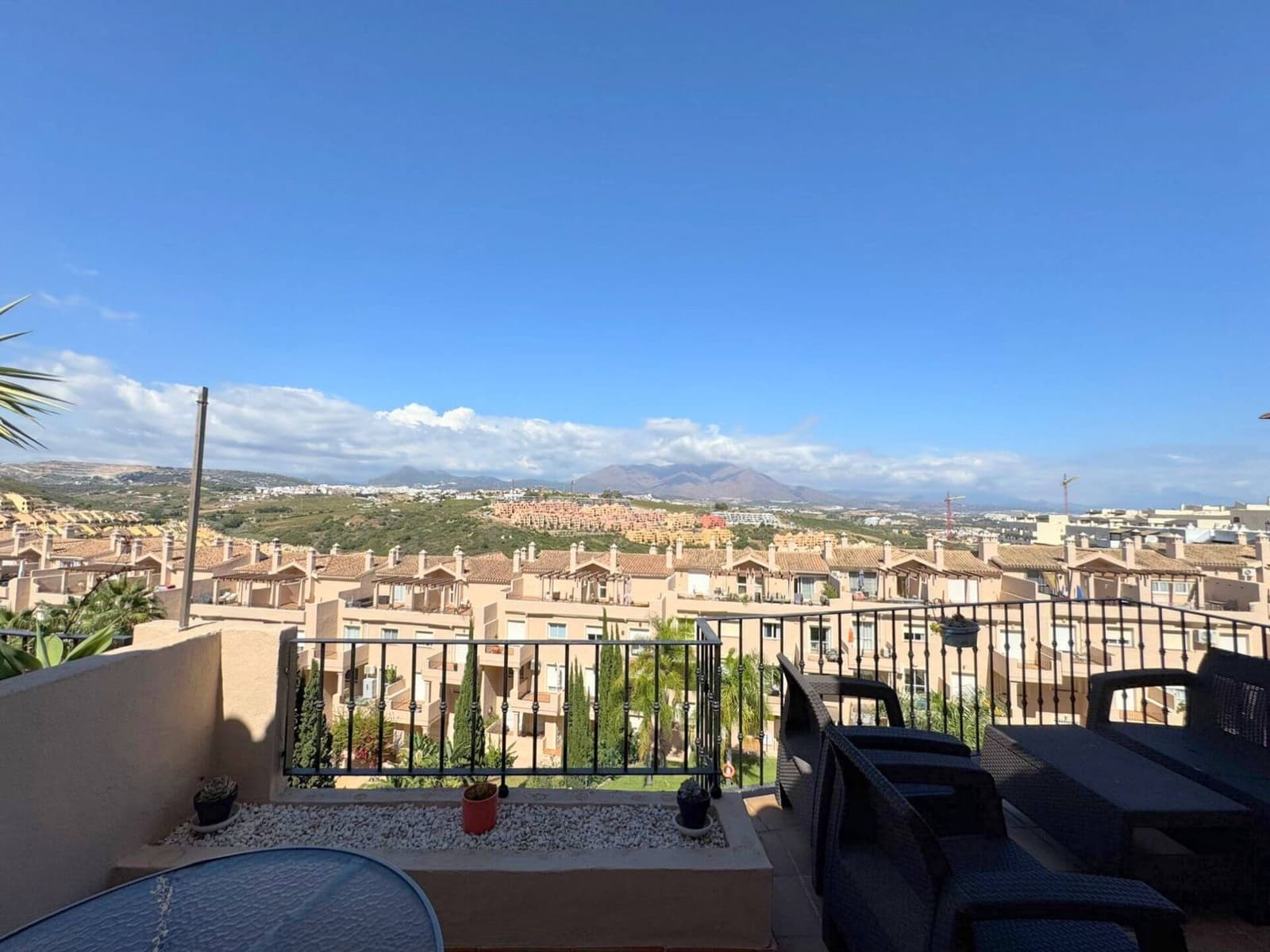 3 bedroom Penthouse for sale in La Duquesa / Puerto de la Duquesa with garage - € 340,000 (Ref: 9622331)