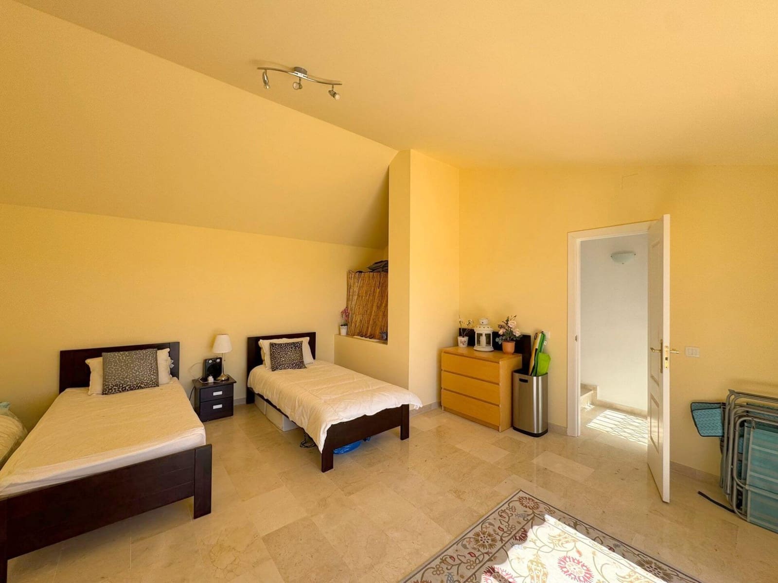 3 bedroom Penthouse for sale in La Duquesa / Puerto de la Duquesa with garage - € 340,000 (Ref: 9622331)