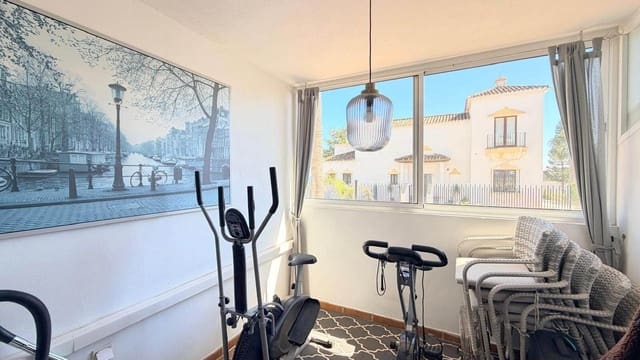 Apartamento de 2 habitaciones en La Duquesa / Puerto de la Duquesa, Manilva en venta - 349.950 € (Ref: 9627284)
