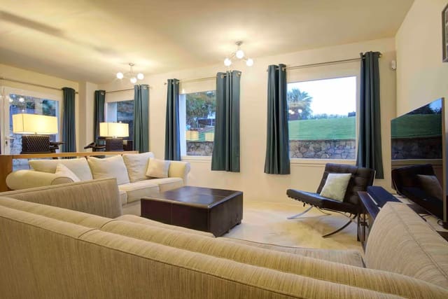 4 sovrum Villa till salu i Manilva med pool garage - 1 499 000 € (Ref: 9643803)