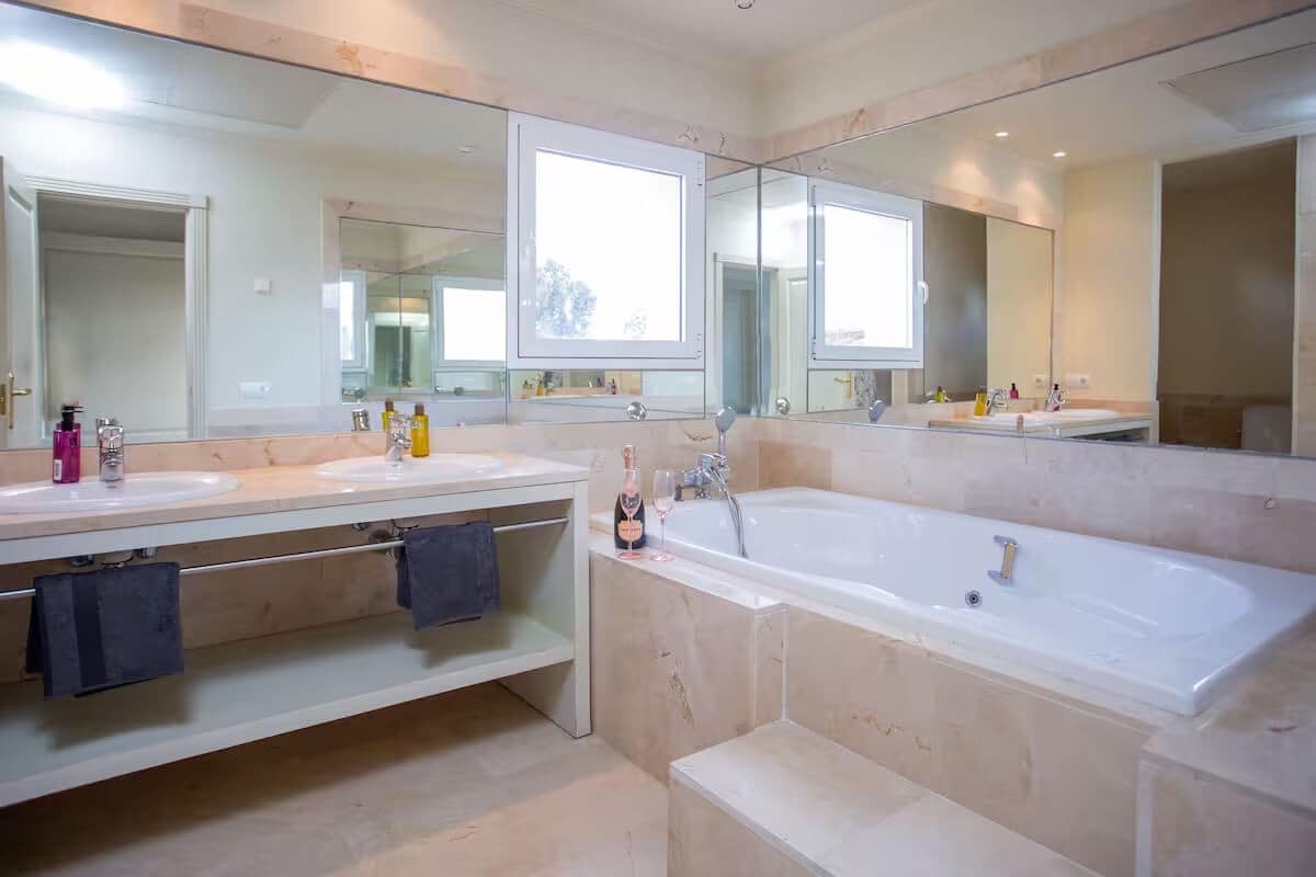 4 camera da letto Villa in vendita in Manilva con piscina garage - 1.499.000 € (Rif: 9643803)