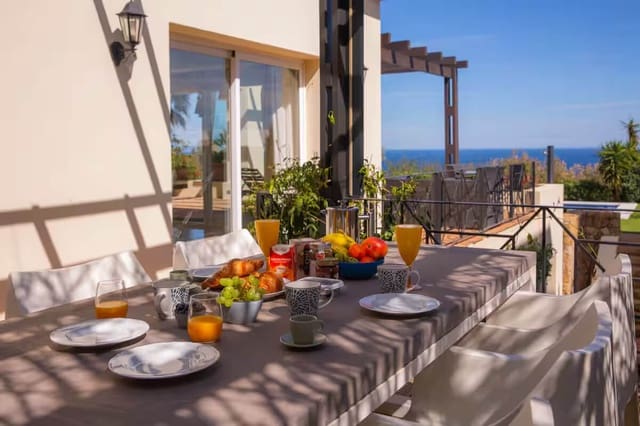 4 sovrum Villa till salu i Manilva med pool garage - 1 499 000 € (Ref: 9643803)