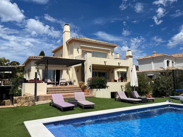 4 sovrum Villa till salu i Manilva med pool garage - 1 499 000 € (Ref: 9643803)