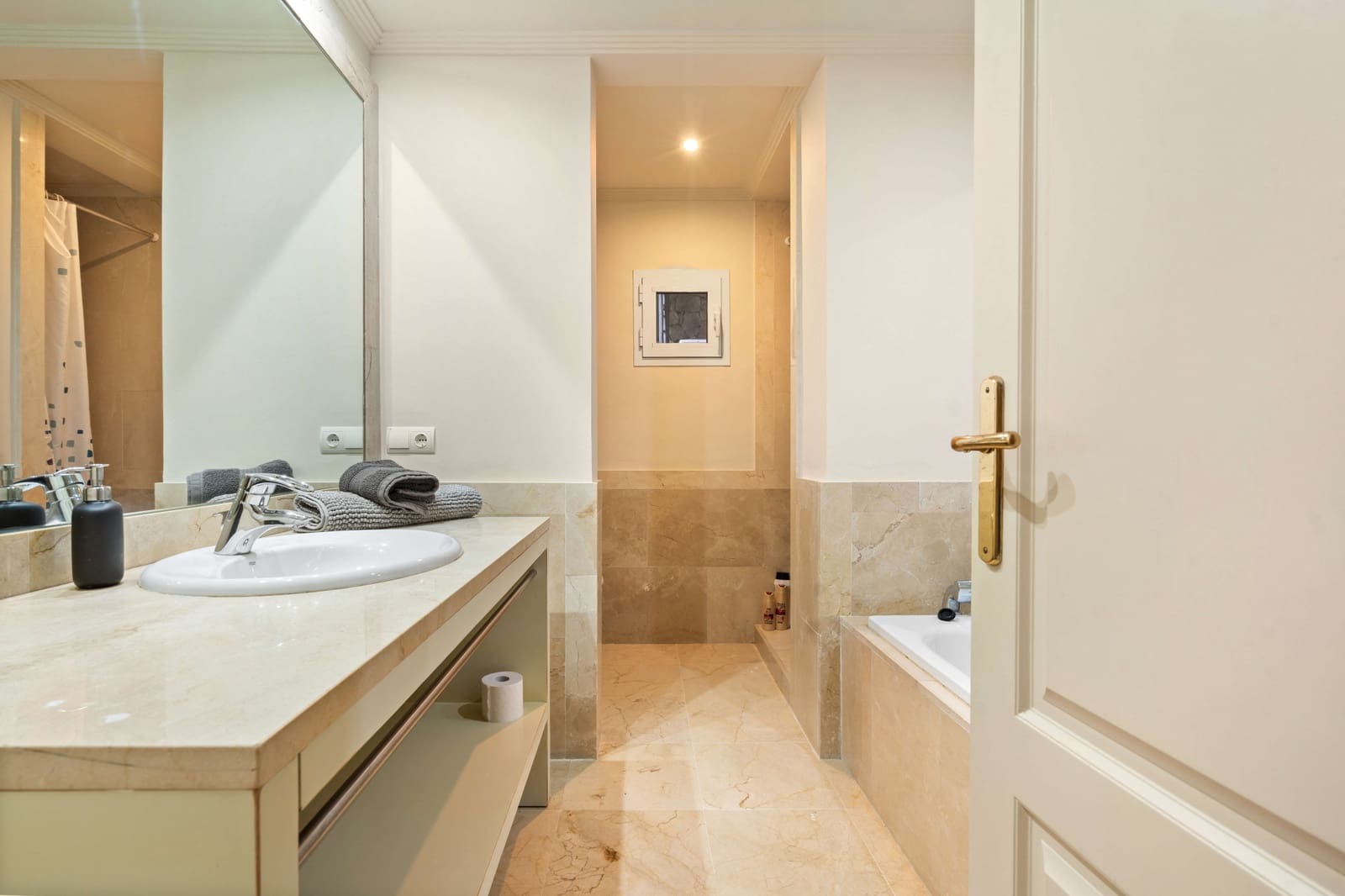 4 slaapkamer Villa te koop in Manilva met zwembad garage - € 1.499.000 (Ref: 9643803)