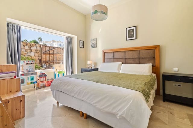 4 slaapkamer Villa te koop in Manilva met zwembad garage - € 1.499.000 (Ref: 9643803)