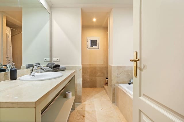 4 slaapkamer Villa te koop in Manilva met zwembad garage - € 1.499.000 (Ref: 9643803)