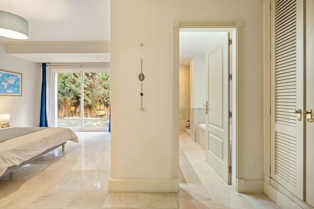 4 slaapkamer Villa te koop in Manilva met zwembad garage - € 1.499.000 (Ref: 9643803)