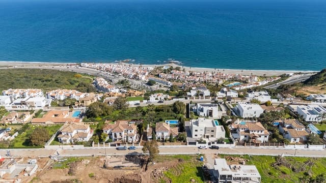 4 slaapkamer Villa te koop in Manilva met zwembad garage - € 1.499.000 (Ref: 9643803)