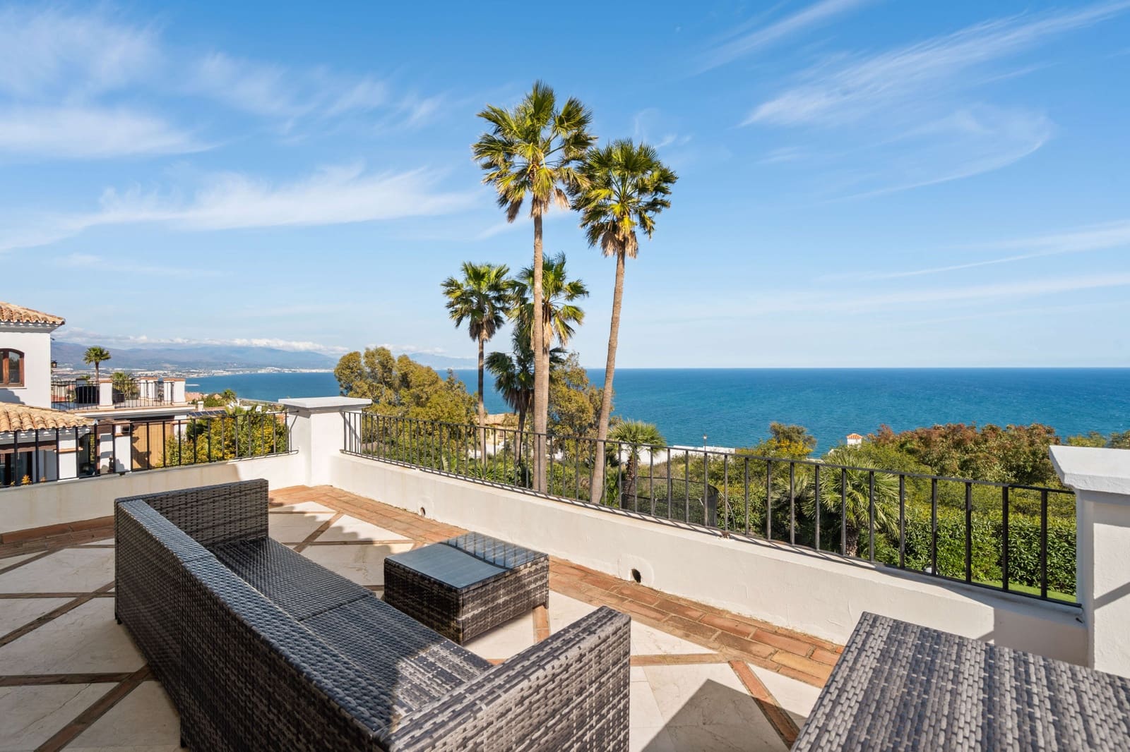 4 slaapkamer Villa te koop in Manilva met zwembad garage - € 1.499.000 (Ref: 9643803)