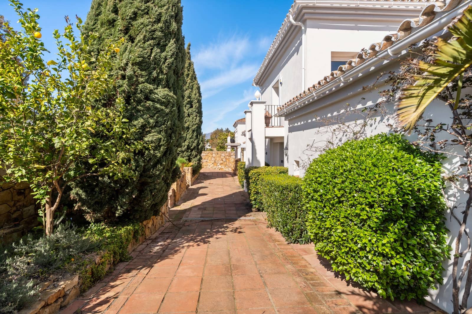 4 slaapkamer Villa te koop in Manilva met zwembad garage - € 1.499.000 (Ref: 9643803)