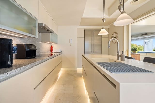 4 sypialnia Willa na sprzedaż w Manilva z basenem garażem - 1 499 000 € (Ref: 9643803)