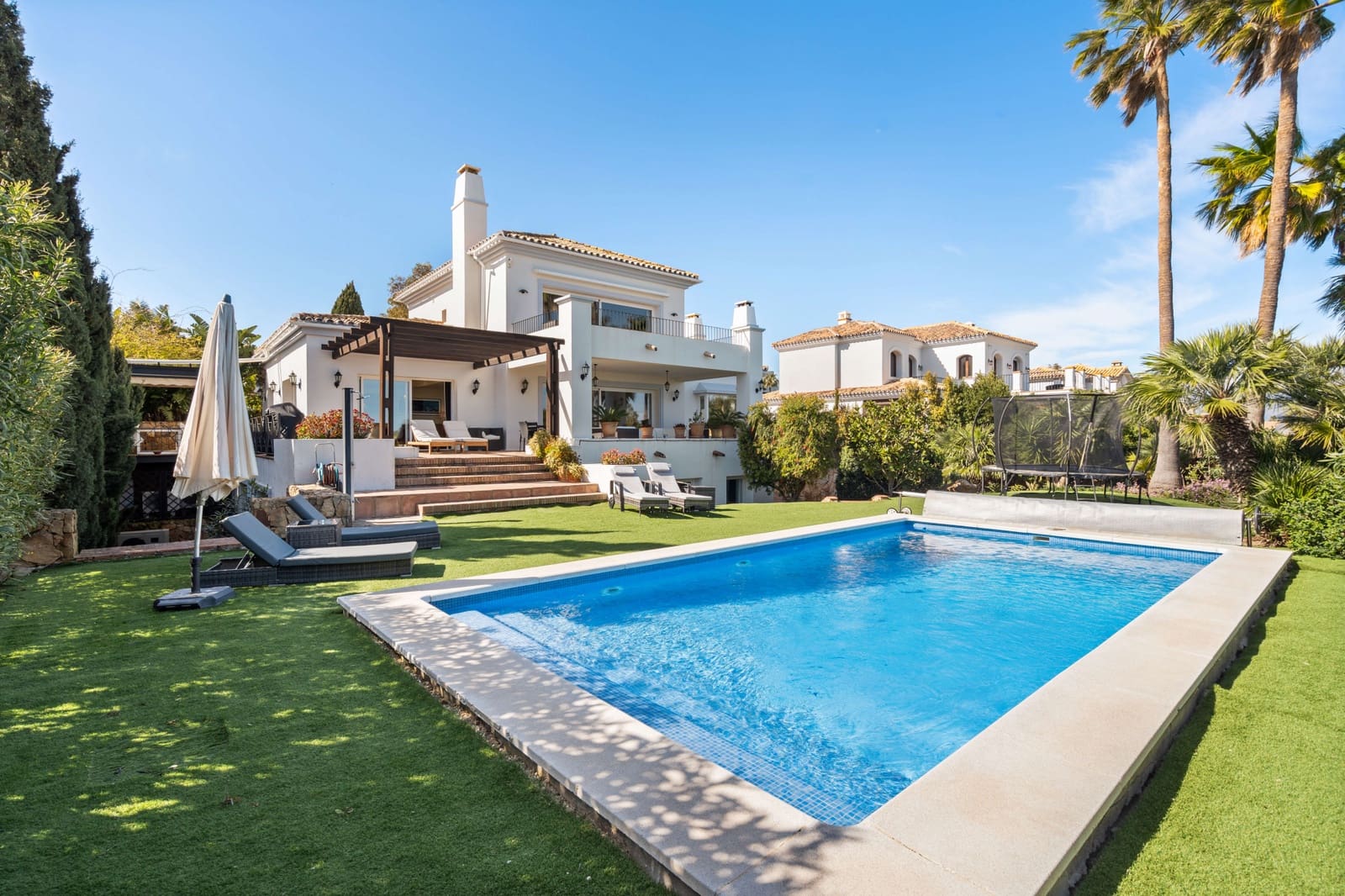 4 soveværelse Villa til salg i Manilva med swimmingpool garage - € 1.499.000 (Ref: 9643803)
