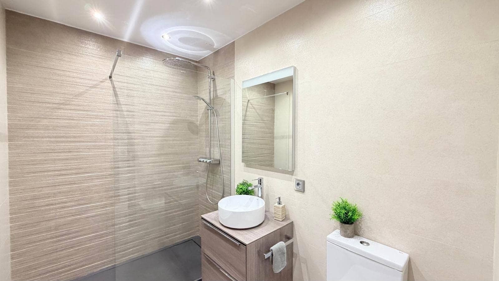 2 soverom Leilighet til salgs i Manilva med svømmebasseng garasje - € 399 000 (Ref: 9643804)