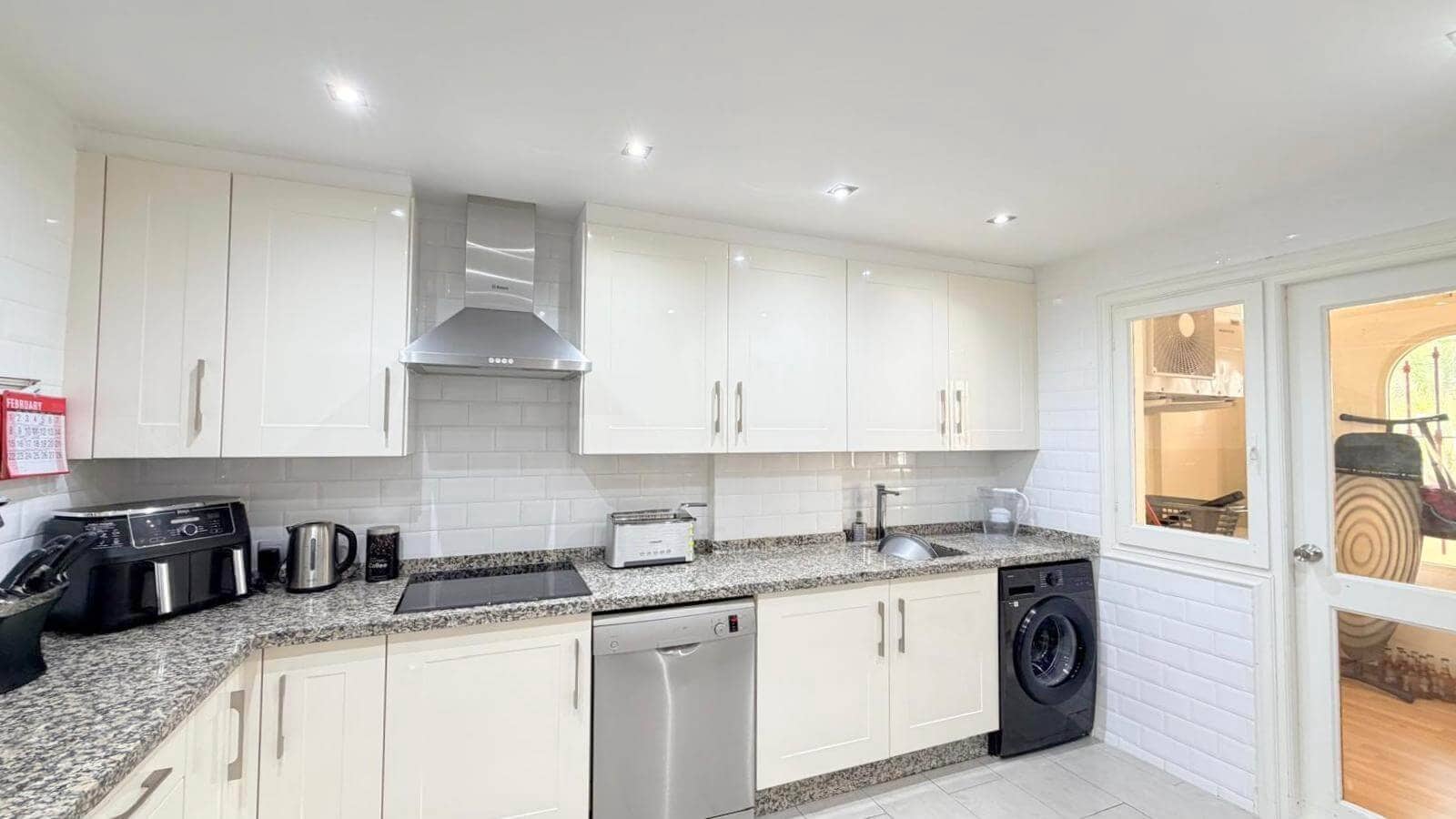 2 soverom Leilighet til salgs i Manilva med svømmebasseng garasje - € 399 000 (Ref: 9643804)