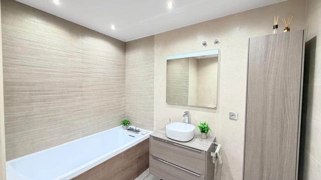 2 soverom Leilighet til salgs i Manilva med svømmebasseng garasje - € 399 000 (Ref: 9643804)