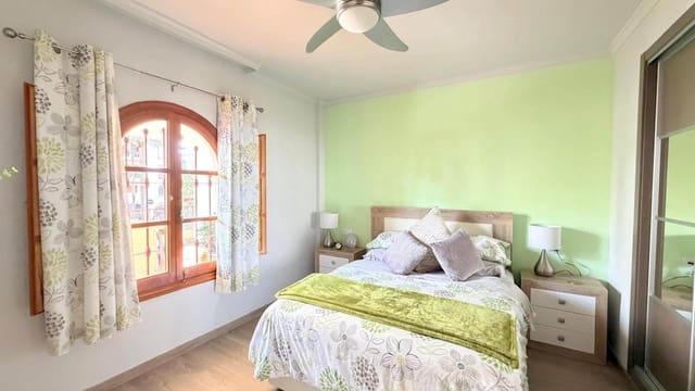 2 soverom Leilighet til salgs i Manilva med svømmebasseng garasje - € 399 000 (Ref: 9643804)